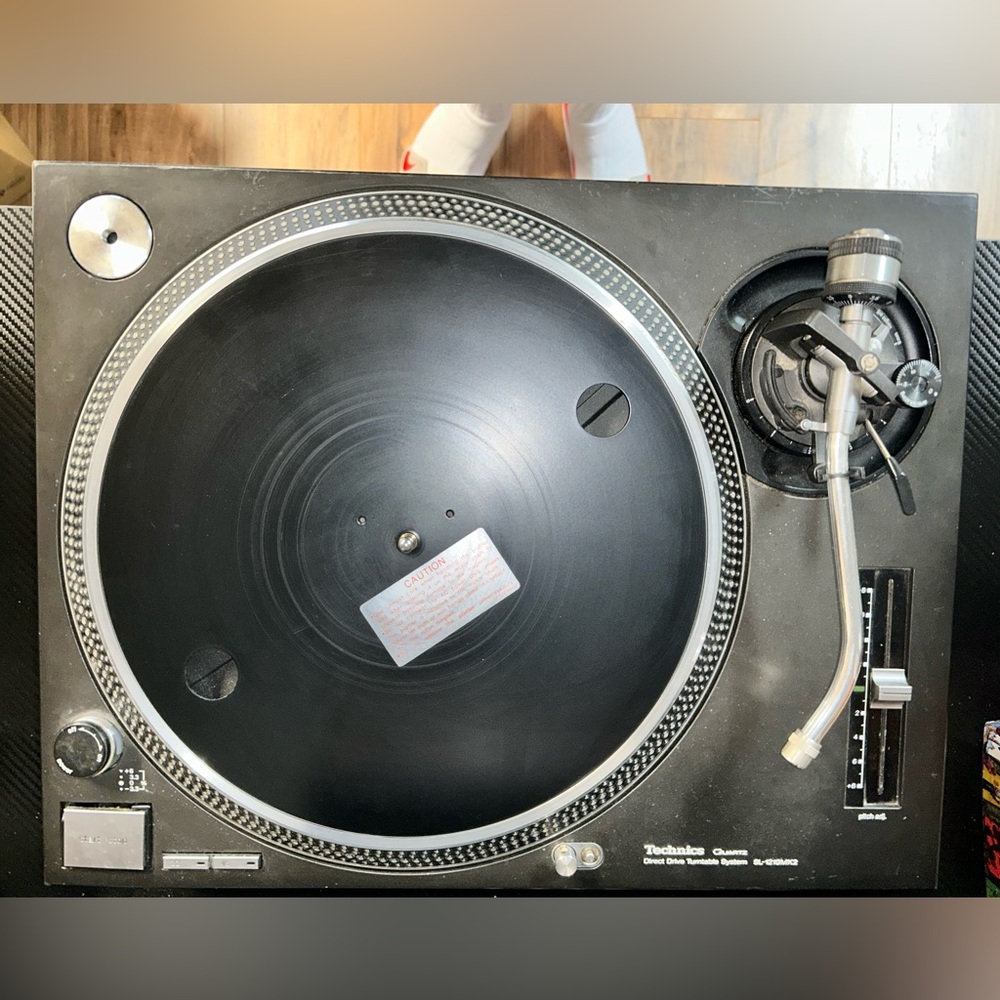Technics Direct Drive Turntable SL-1210 MK2 - Picture 3 of 7